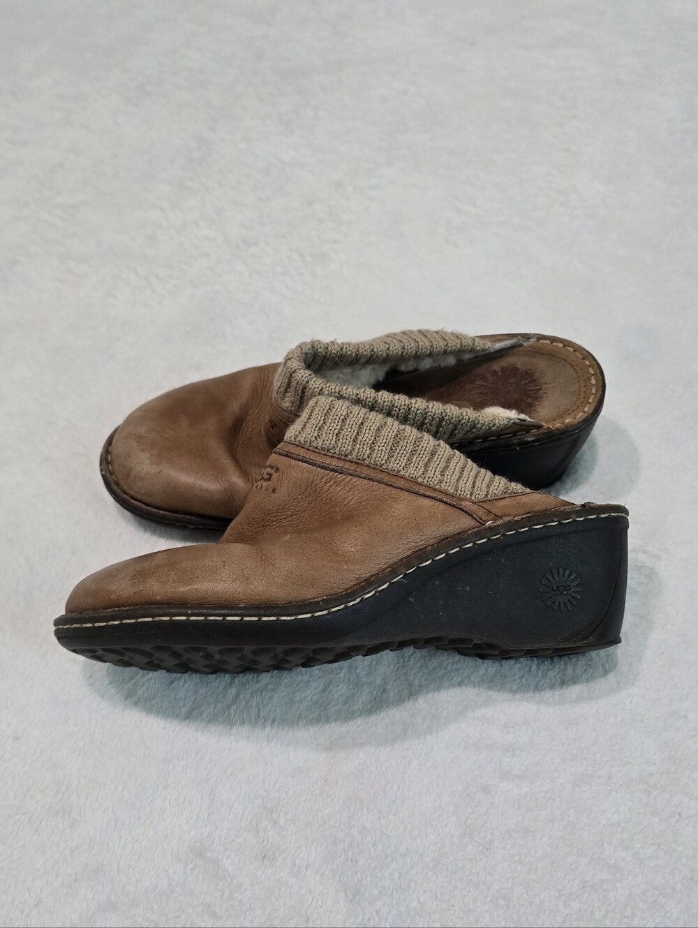 Women's UGG Clogs Shoes Gael Brown Leather Slip On Mules Shearling Wedges Size 9